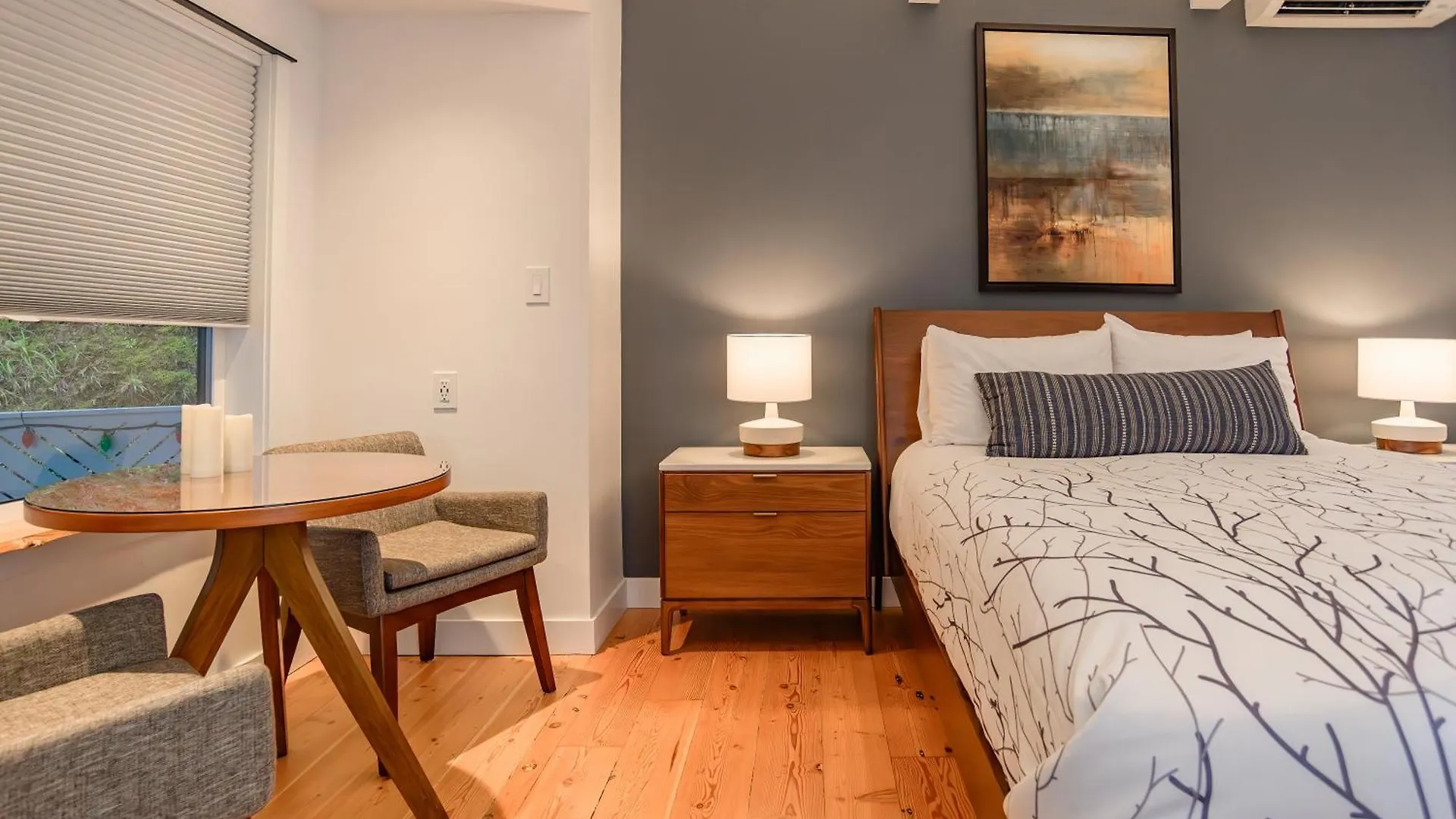 Sungate On Salt Spring - Luxurious Suite With Cedar Hot Tub & View Ganges Bed & Breakfast